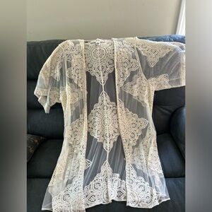 Lacy kimono size 2-3x